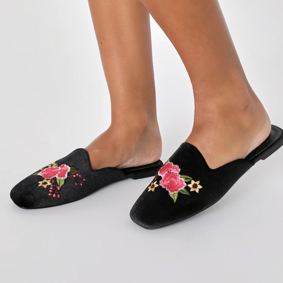 Lulus Black Velvet Embroidered floral, slip ons,loafers, slides, size 7 - Picture 7 of 7